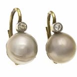 Perlen-Diamant-Ohrringe GG 585/000 mit je einer Halbperle 8 mm und einem Diamanten, L. 15mm, 2,6