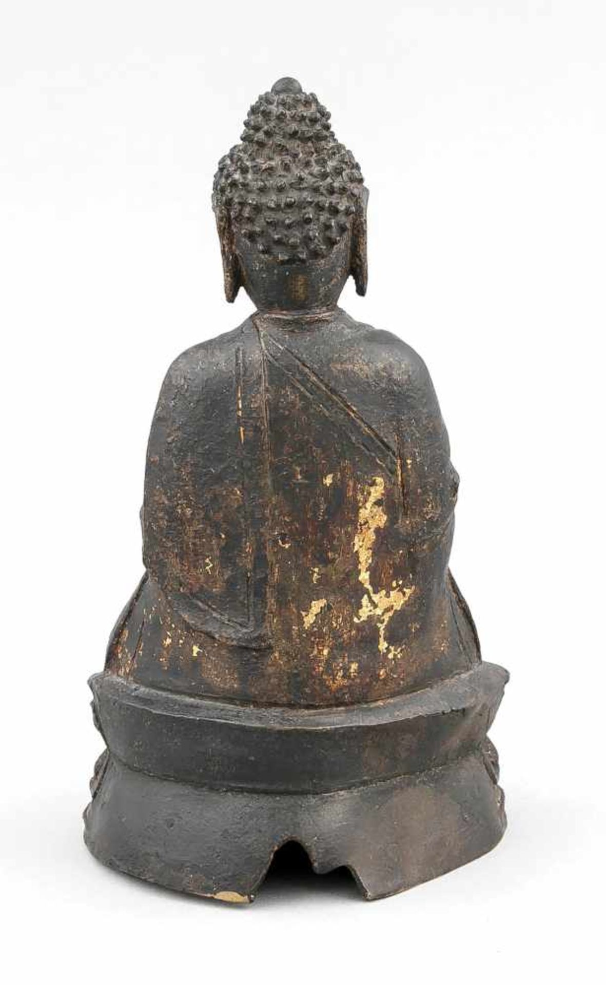 Buddha, China, wohl Ming-zeitlich, 16.-17. Jh., Bronzeguss mit Resten einerFeuervergoldung, dunkle - Bild 2 aus 2