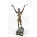 Alfred Hofmann (1879-1958), "Morgengruß", große Bronzeplastik eines athletischen Jünglingsmit