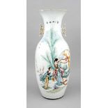 Bodenvase, China, 19./20.. Jh., Balusterform mit polychromer Aufglasur-Malerei, zwei jungeFrauen