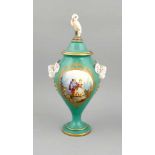 Dekorative Historismus-Vase, Frankreich, 19. Jh., auf schlankem Fuß sich erhebendergebauchter