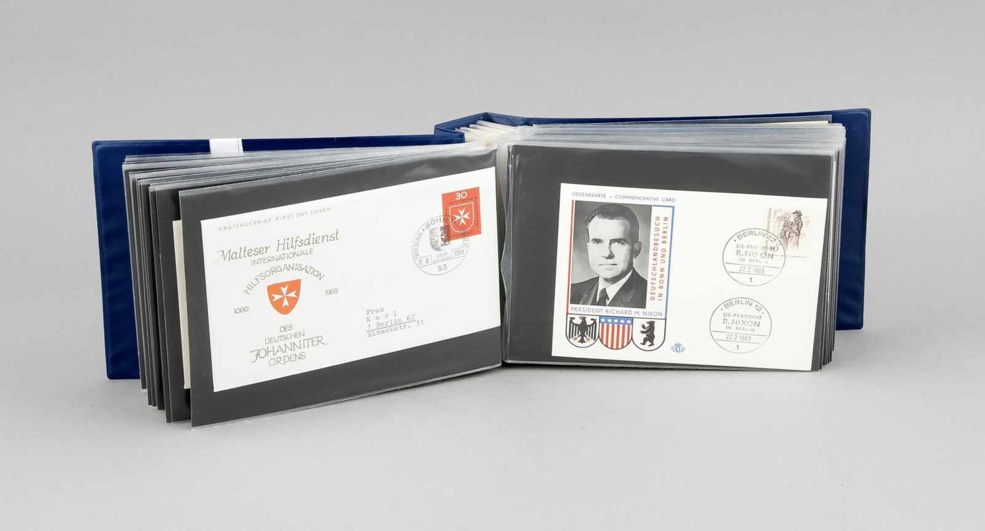 Sammlung von 100 Ersttagsbriefen, Bundesrepublik 1955-1969, in blauem Ordner, 23 x 14 x 7cmA