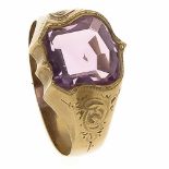 Amethyst-Ring GG 333/000 mit einem wappenförmig fac. Amethyst 12 x 12 mm und