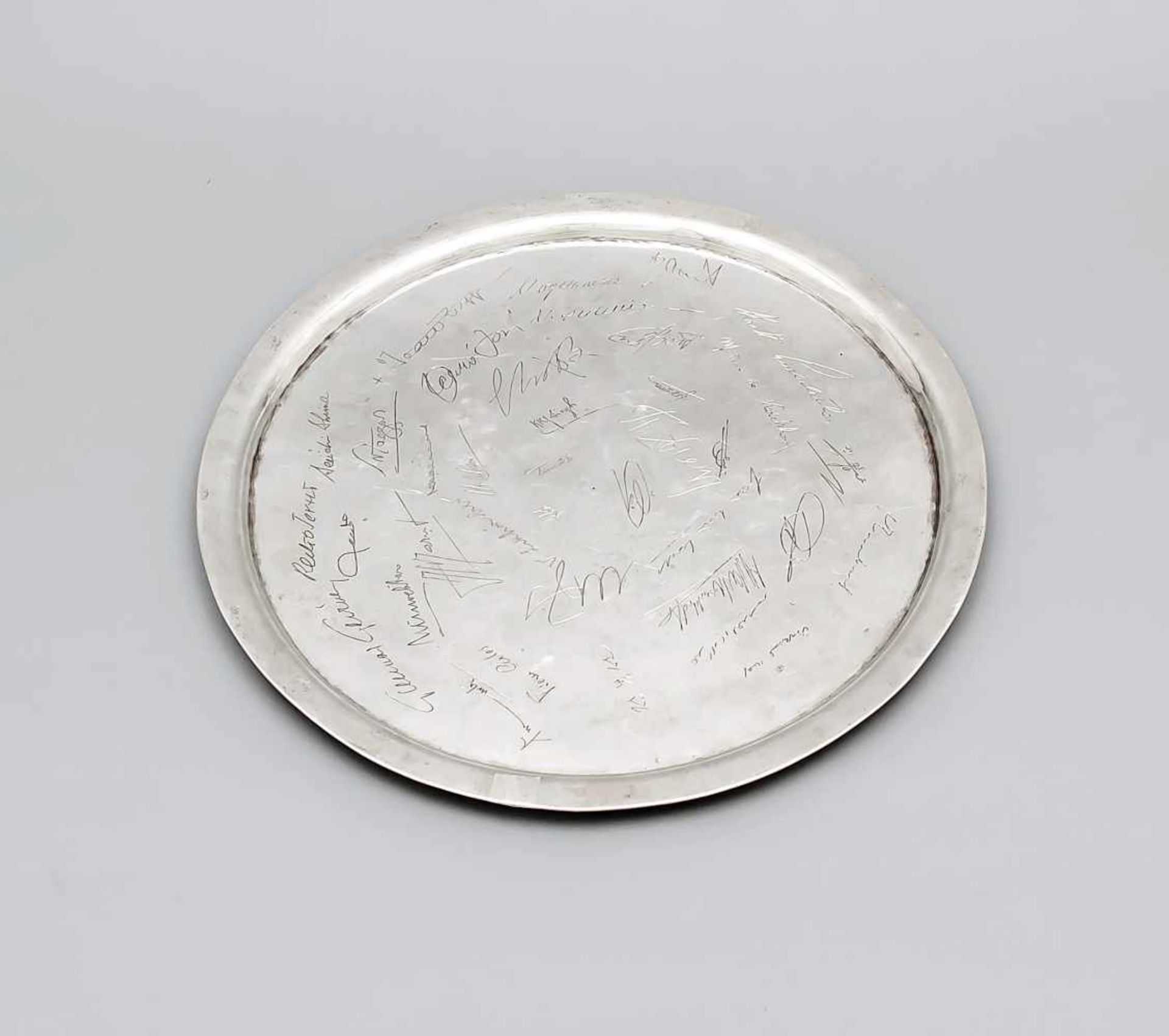 Teller, 20. Jh., Silber undeutl. punziert und geprüft, leicht gemuldete Form, Spiegel