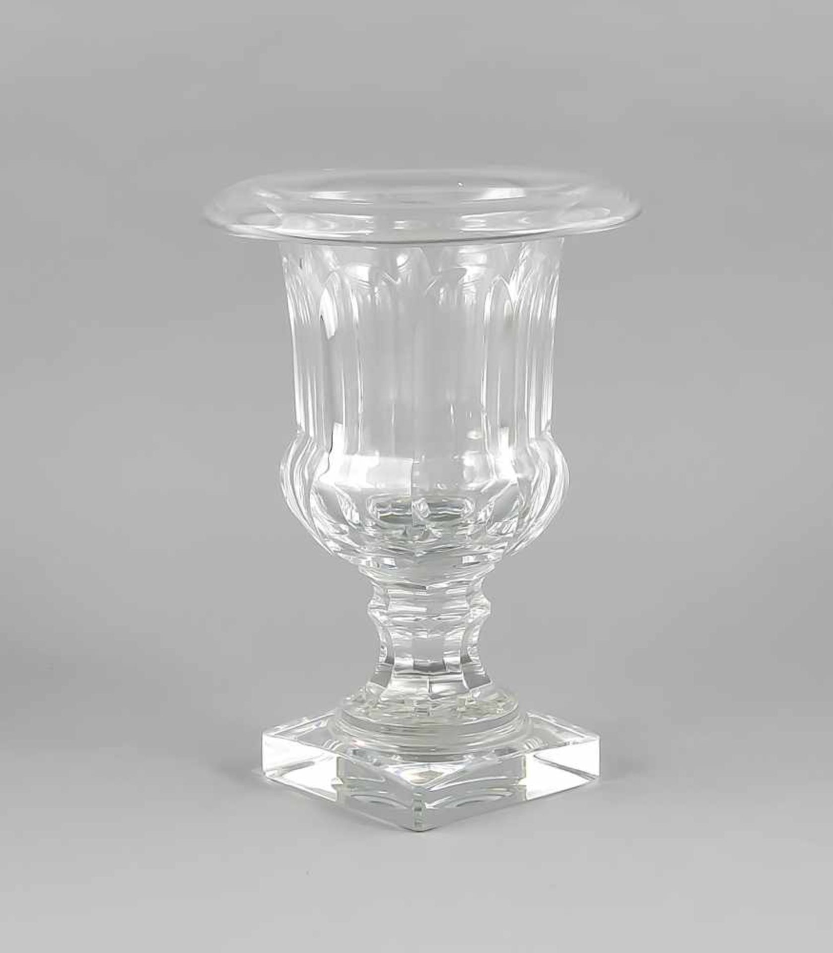 Kratervase, Frankreich, 2. H. 20. Jh., Baccarat, runder Stand auf quadratischer Plinthe,Korpus in