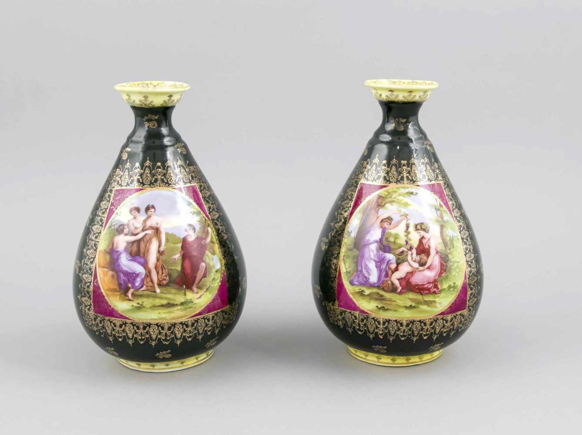 Zwei Vasen, Thüringen, 20. Jh., Wiener Manier, bauchige Flaschenform, polychromer Dekormit