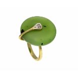 Jade-Brillant-Ring GG 585/000 mit einem runden Jade-Cabochon 22,9 mm und 3 Brillanten,zus. 0,02 ct