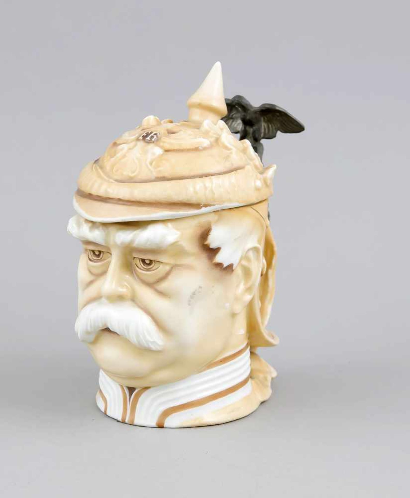 Preußenbecher, Ende 19. Jh., figürlicher Humpen in Gestalt von Bismarcks Portrait mitPickelhaube,