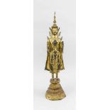 Buddha Ratanakosin, Thailand, wohl 19. Jh. Lackvergoldete Bronze. Oktogonales,mehrstufiges
