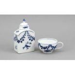 Teedose und Tasse, Meissen, Blumenmalerei in Unterglasurblau, Teedose, Marcolini-Marke1774-1817,