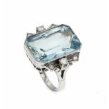 Aquamarin-Brillant-Ring WG 585/000 mit einem im Scherenschliff fac. Aquamarin 17,85 ct ineinem