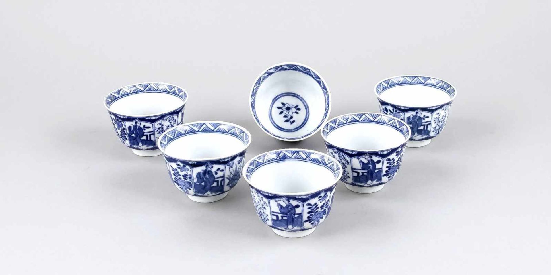 6 Blau-Weiß Koppchen, China, 19. Jh., Porzellan mit unterglasurblauer Bemalung, bauchigeForm mit
