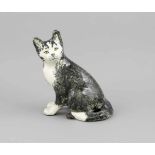 Sitzende Katze, England, 20. Jh., Keramik, grau staffiert, H. 23 cm