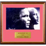 Muhammad Ali und Michael Jordan, Foto, u. Pp., hinter Glas, ger., Gesamtmaße 36,5 x 39 cm, mit