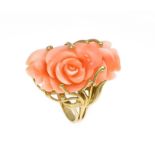 Engelshaut-Korallen-Ring GG 585/000 mit einer feingeschnitzten Engelhaut-Korallen-Rose 28mm, RG