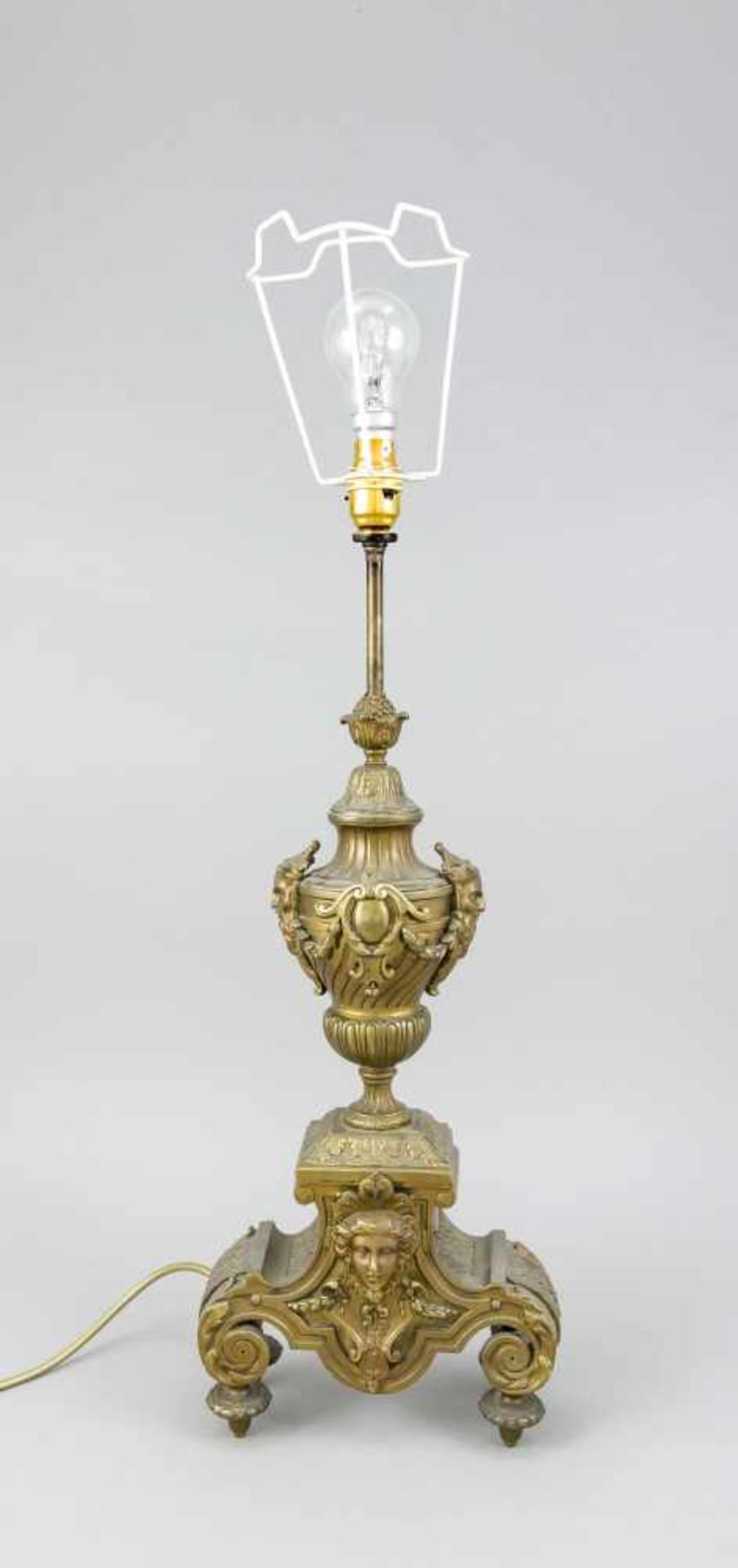 Als Lampe montierter Kaminaufsatz, Bronze, wohl England, Ende 19. Jh., ohne Lampenschirm,H. 70