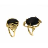 Onyx-Ringe GG 585/000 mit je einem ovalen Onyx-Cabochon L. 18 und 14 mm, RG 56, 53, 8,6 gOnyx