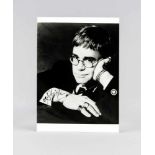 Elton John, Autogrammkarte, ohne Jahresangabe, mit OriginalautogrammElton John, autograph card, with