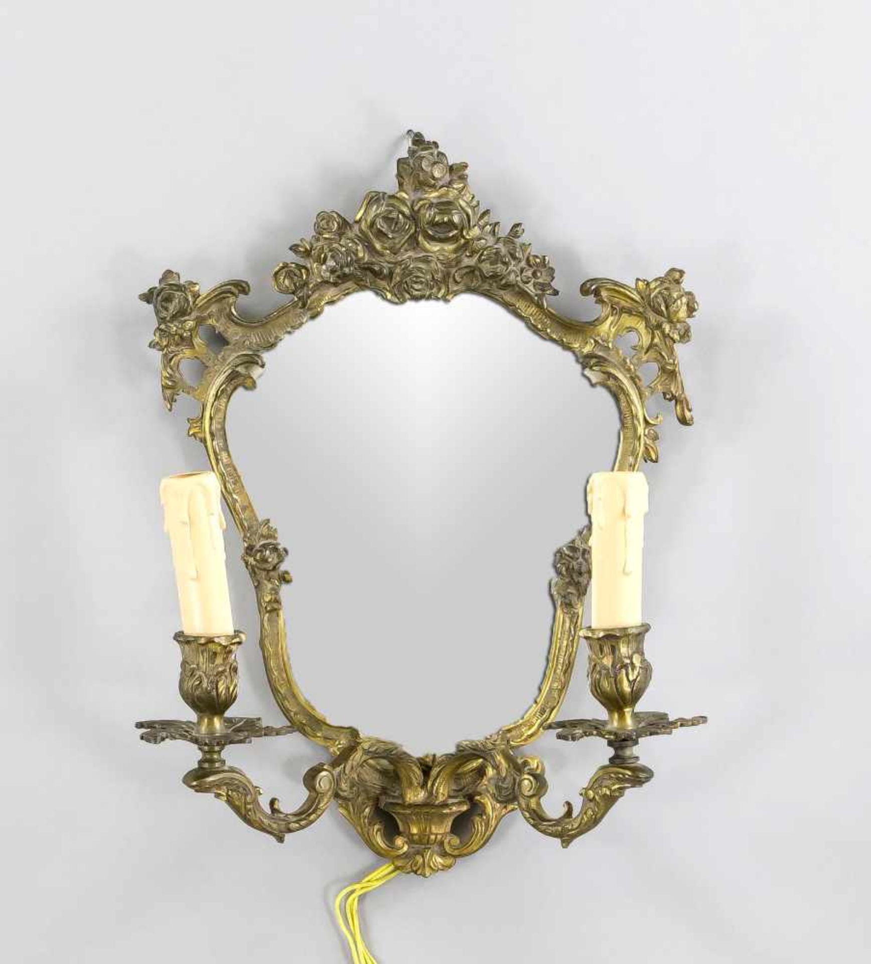 Wandapplike mit Spiegel, um 1900, Metallrahmen in Kartuschenform mit Rosenornament,Spiegel mit