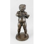Bildhauer des 19. Jh., musizierender Putto mit Laute, Bronze patiniert auf