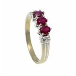 Rubin-Brillant-Ring WG 585/000 mit 3 oval fac. Rubinen 4,5 x 3 mm und 4 Brillanten, zus.0,04 ct