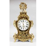 Imposante Boulle-Uhr um 1700, allseitig polychrome Blumenintarsien, vergoldeteApplikationen wie
