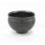 Tenmoku-Schale, Japan, 19./20. Jh., kurzer Standring, bauchige Form mit leichtausgestelltem