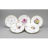 Fünf Teller, Meissen, 4 Teller, Marke 1850-1924, 1. und 2. W., Form Neuer Auschnitt,Blumenmalerei,