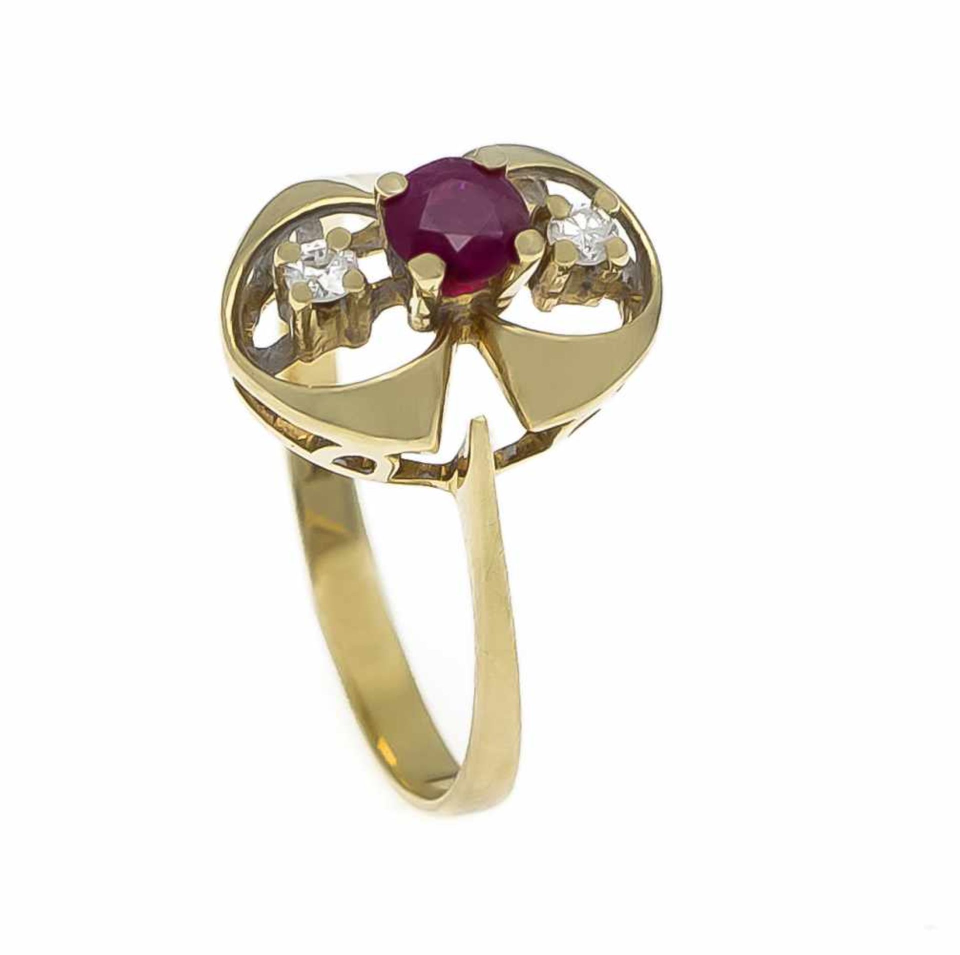 Rubin-Brillant-Ring GG 585/000 mit einem rund fac. Rubin 4 mm und 2 Brillanten, zus. 0,08ct W/SI-PI,