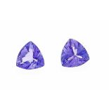 2 Tansanite, zus. 1,22 ct, Triangelschliff, blaustichiges Violett, sehr sehr wenig innereMerkmale,