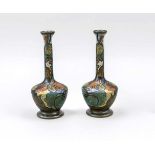Zwei Jugendstil-Vasen, Gouda, Holland, 20. Jh., Flaschenform, polyhchrom bemalt mitfloralem Dekor,