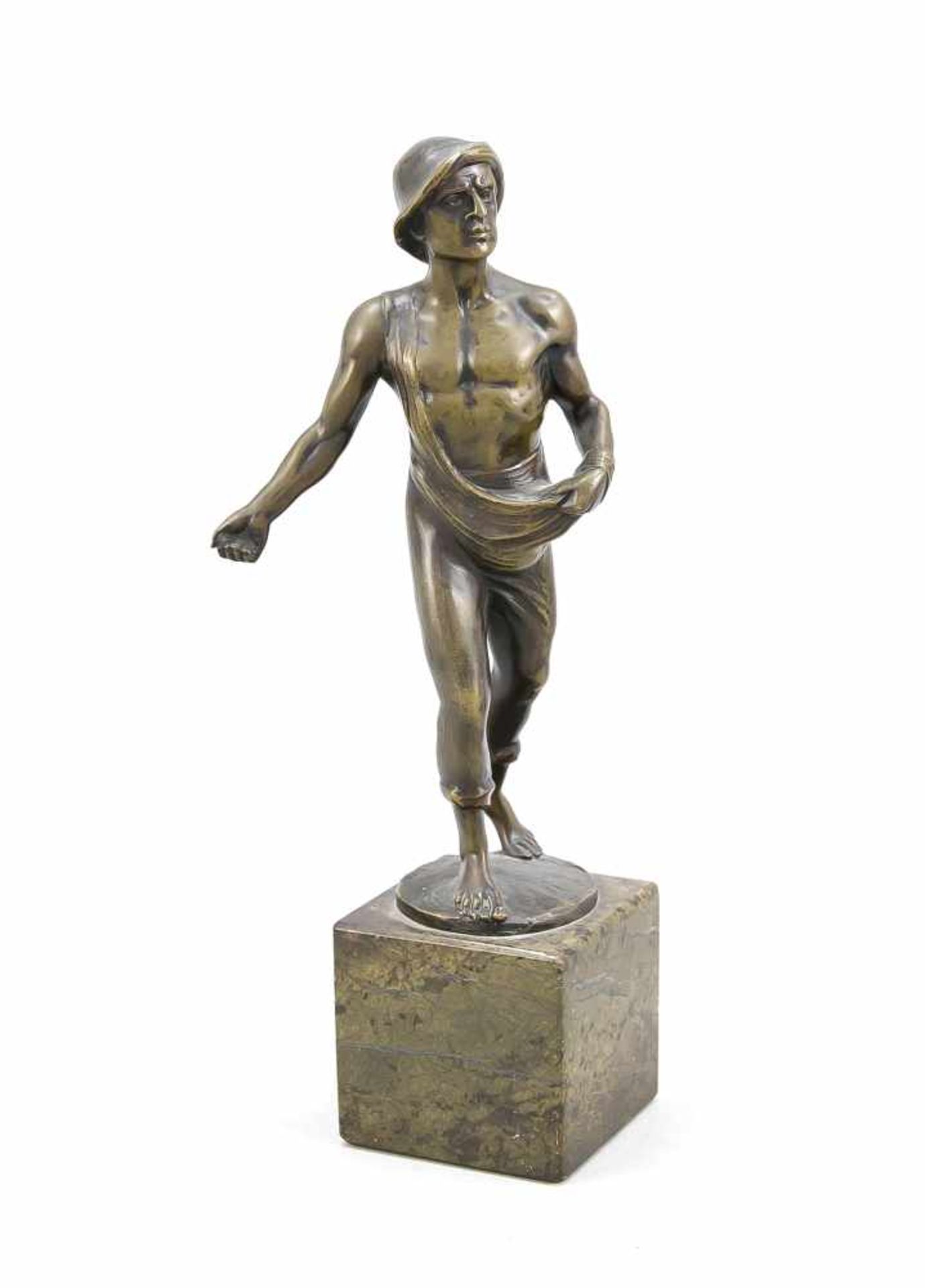 Franz Iffland (1862-1935), heroischer Sämann, patinierte Bronze auf rundem Stand,dort sign. Iffland,