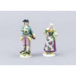 2 Miniaturfiguren, Meissen, Knaufschwerter um 1880, junge Trachtenfrau mit Kopfbedeckungu. bunter