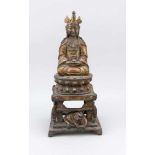Goldlack-Buddha, China, wohl späte Ming-Dynastie. Bronze mit Goldlack, ber. undkorrodiert. Relativ