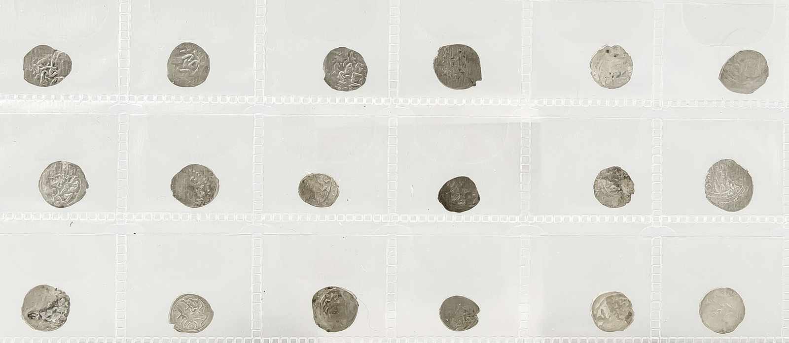 18 Münzen der sog. Goldene Horde, islamisch-Mongolisch, 13./14. Jh. n. Ch., inMünz-Klarsichtschuber, - Image 2 of 2
