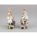 Paar figürliche Vasen als Pendant, England, 20. Jh., Vasen mit plast. Blütenapplikationauf