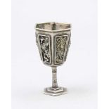 Fußbecher, China, um 1900, Silber punziert, 6-eckige Form, getreppter Stand, schlankerSchaft,