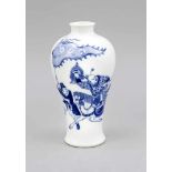 Kleine Meiping-Vase, China, Anfang 20. Jh. Umlaufender, kobalt-blauer Dekor mit einemGeneral? zu