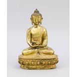 Buddha, Sinotibetisch, wohl 19. Jh., Bronze, feuervergoldet. Im Padmasana auf einemLotosthron