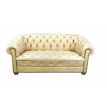 Chesterfield Ledersofa, 3-sitzer, beigfarbenes Leder, geheftet und genietet, breite Arm-und