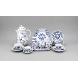 Restservice, 35-tlg., Meissen, Marken 19./20. Jh. (tlw. Knaufschwerter), 1., 2. W. u.Deputat, Form