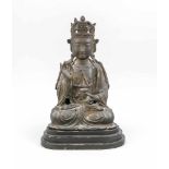 Große Guanyin im Ming-Stil?, China, Bronze mit Restvergoldung. Im Padmasana auf einemdreistufigen