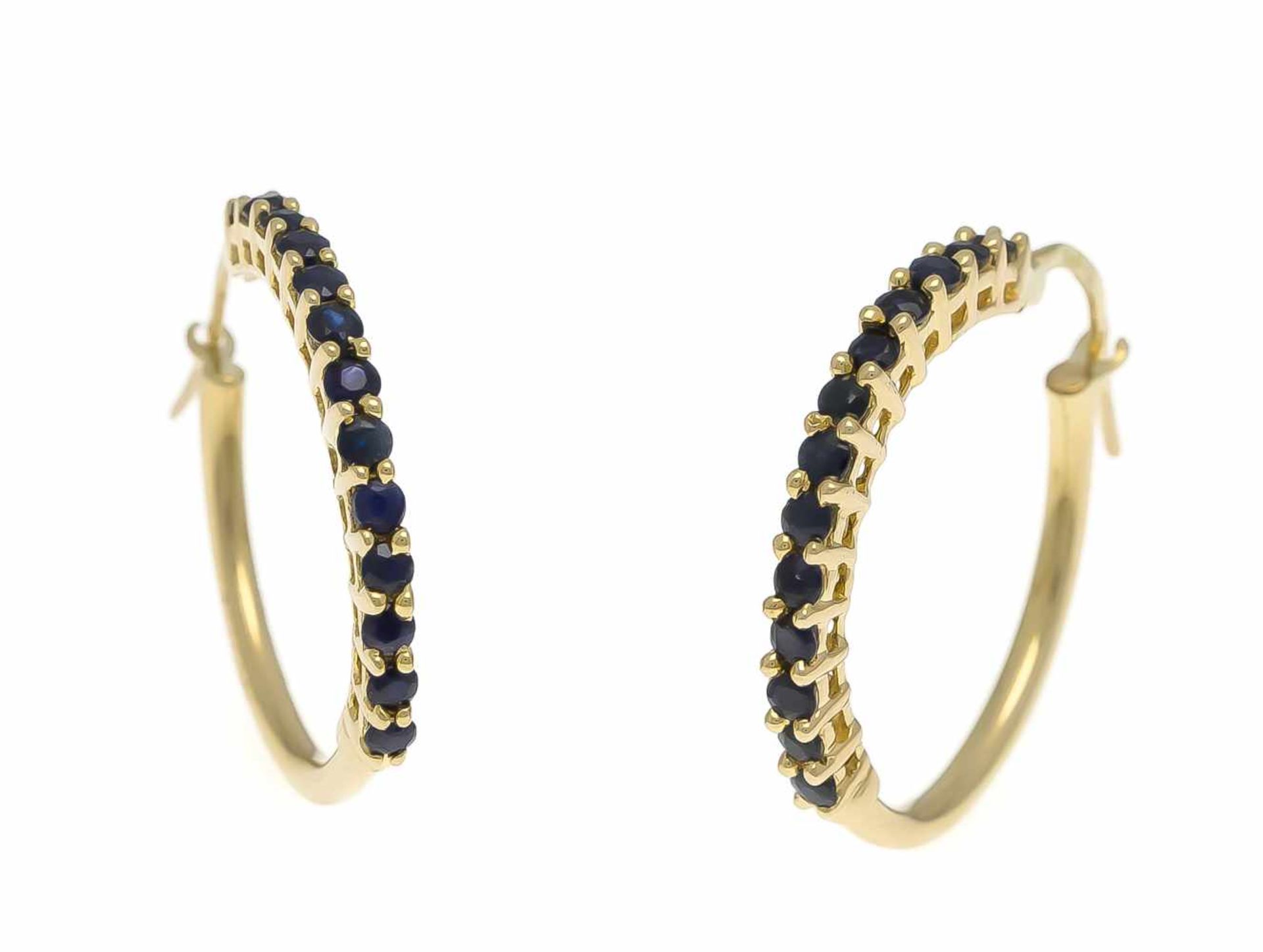 Saphir-Ohrringe GG 585/000 mit je 13 rund fac. Saphiren 2 mm, L. 25 mm, 4,2 gSapphire earrings GG