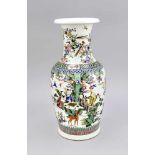 Famille-Rose-Vase, China, Ende 20. Jh. Balusterform mit ausgestelltem Lippenrand.Umlaufender Dekor