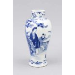 Blau-weiße Baluster-Vase, China, Ende 19. Jh. Umlaufender kobaltblauer Dekor mitGartenszene und