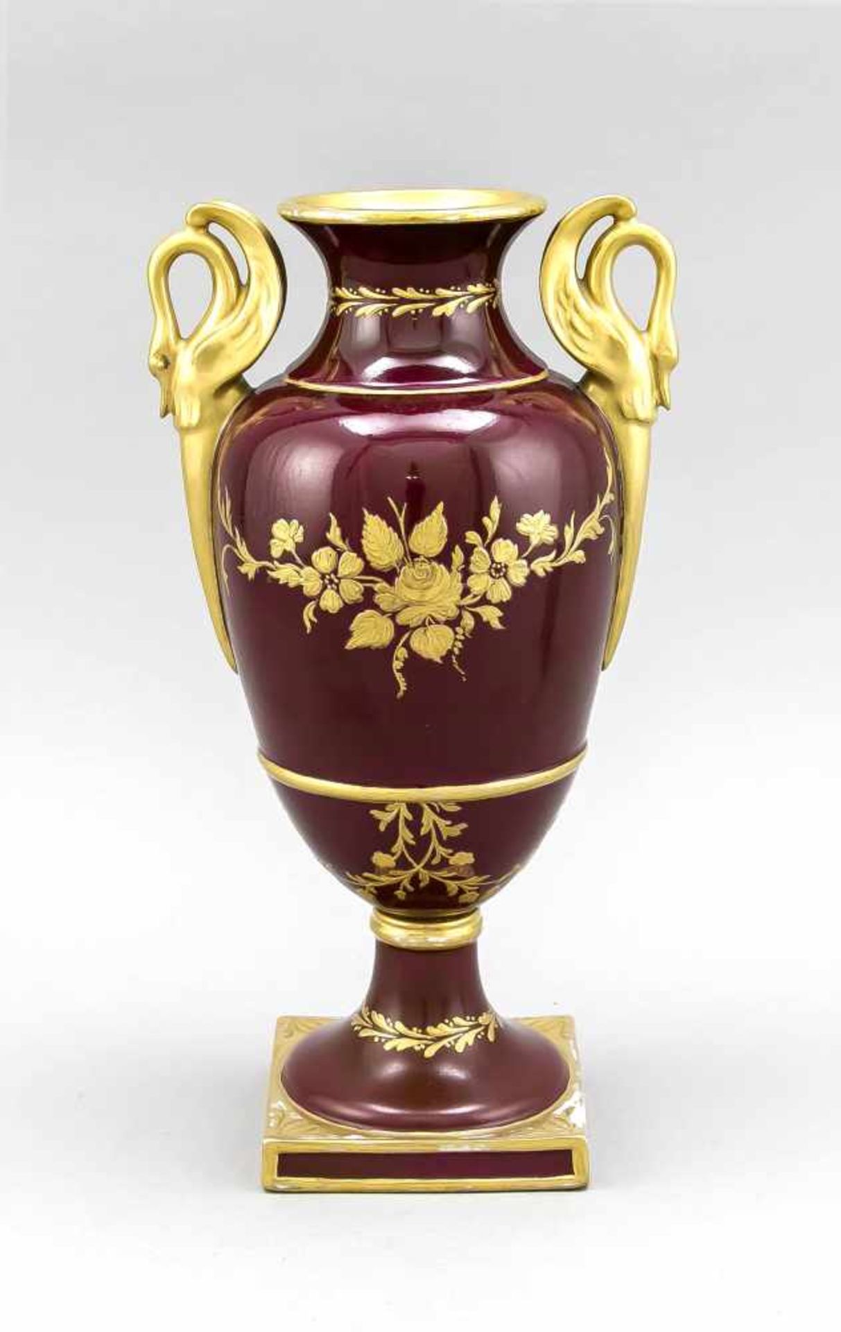 Empire-Vase in Sèvres-Manier, w. Italien, 19. Jh., Amphorenform mit hochgezogenenSchwanenhenkeln, - Image 2 of 2