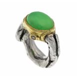 Jade-Brillant-Ring GG 750/000 und Silber 925/000 mit einem ovalen Jade-Cabochon 17 x 14 mmund