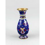 Cloisonné-Vase, China, 20. Jh., Flaschenvase mit Trompetenhals, am Hals mit 2 erhabenenRingen,