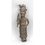 Metall-Statuette, wohl Westafrika, 19. Jh., zur Darstellung ist wohl eine Frau gekommen:Langes