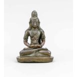 Tara, Sino-Tibetisch, 19./20. Jh., Bronze. Im Padmasana auf flachem, schlichten Sockel,die Hände